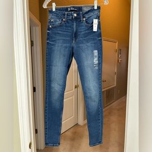 NWT Gap high rise universal jegging jeans size 4/27